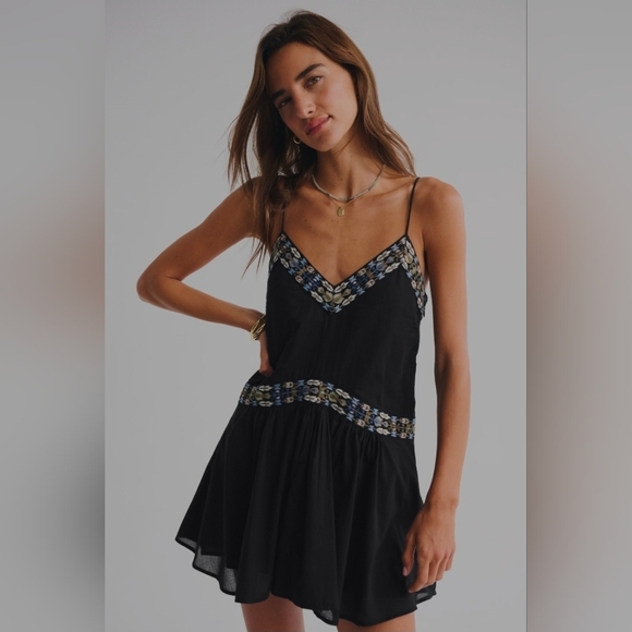 NWT - Abercrombie & Fitch V-Neck Flowy Mini Skort. Medium. 17ptp - Picture 14 of 14